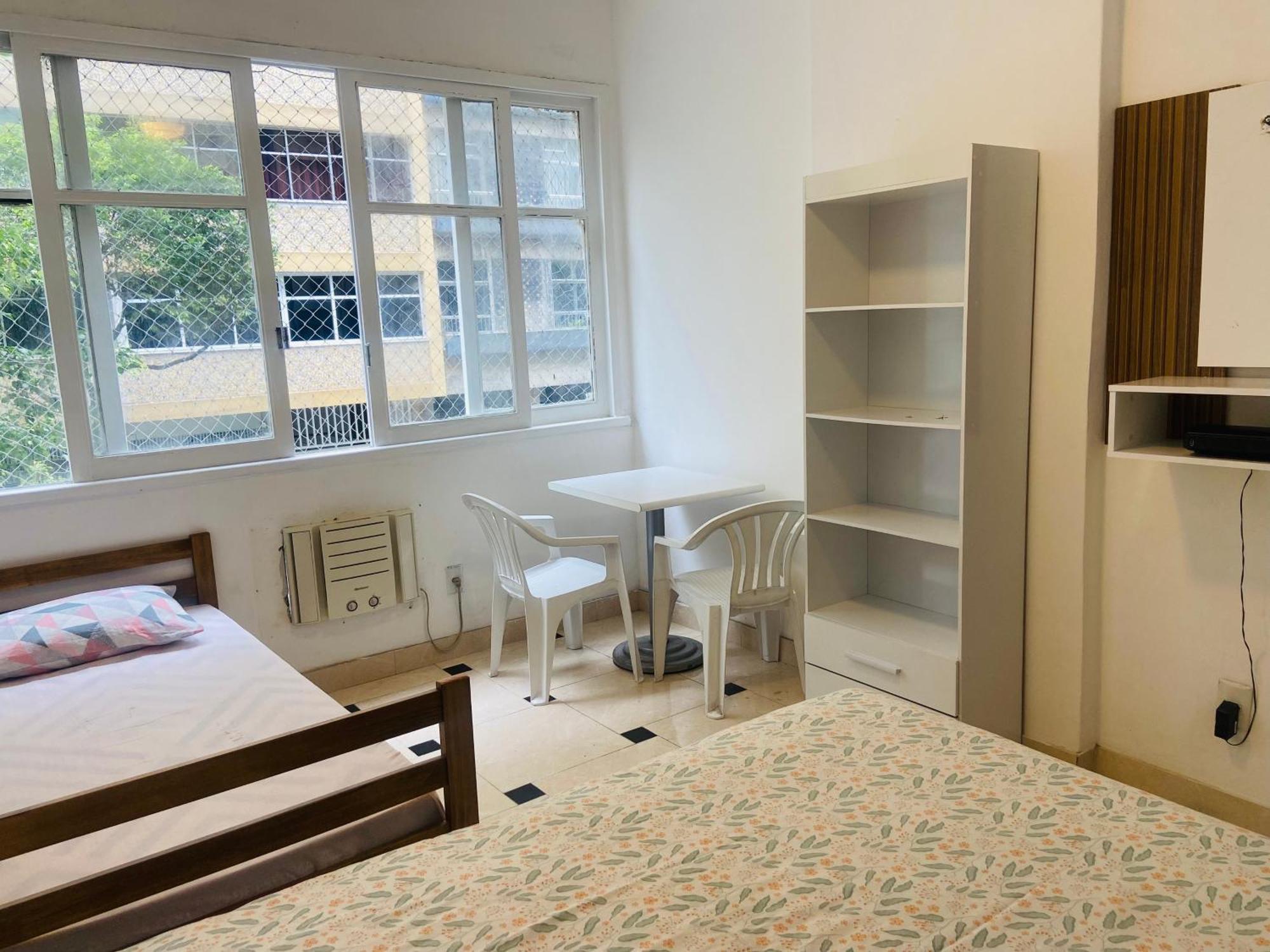 Completo Na Quadra Da Em Copacabana, 2 Camas , Ar Condicionado, Tv Netflix, Wifi 300mb, Pauloangerami Pj160 * Rio de Janeiro