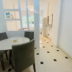 Apartamento Completo Na Quadra Da Praia Em Copacabana, 2 Camas , Ar Condicionado, Tv Netflix, Wifi 300Mb, Pauloangerami Pj160