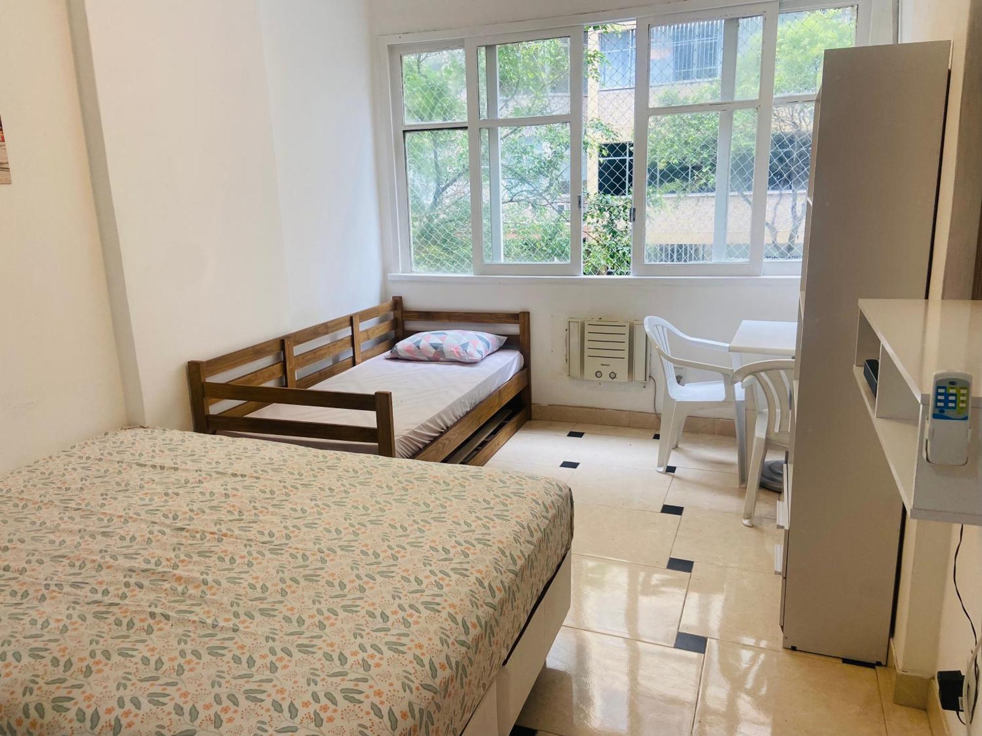 Completo Na Quadra Da Em Copacabana, 2 Camas , Ar Condicionado, Tv Netflix, Wifi 300mb, Pauloangerami Pj160 Apartamento