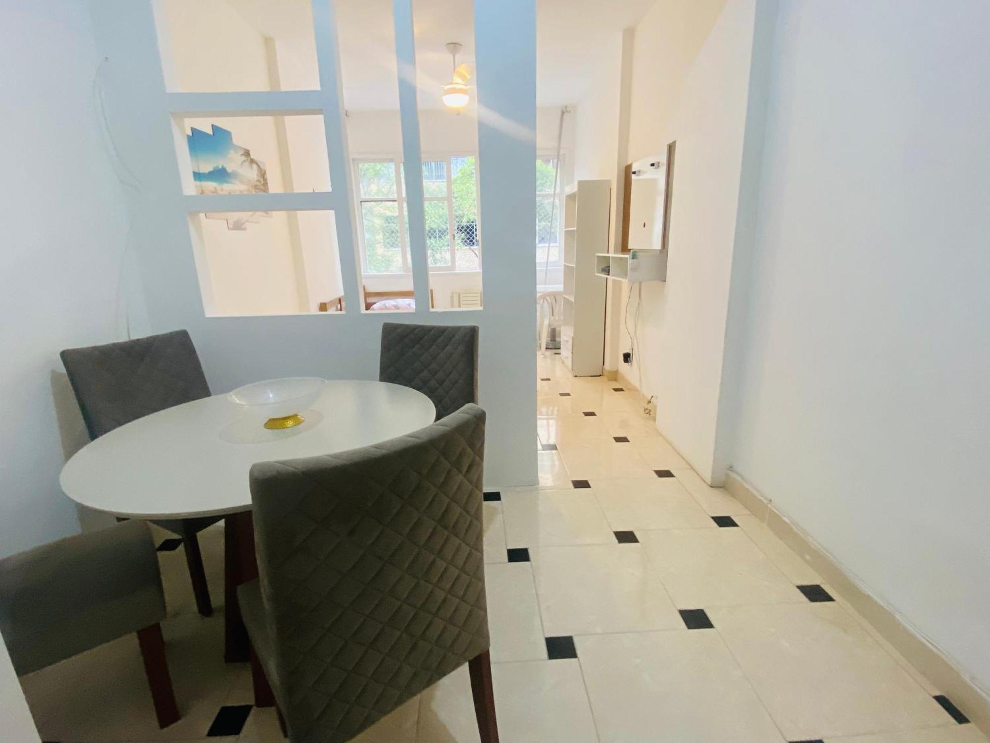 Apartamento Completo Na Quadra Da Em Copacabana, 2 Camas , Ar Condicionado, Tv Netflix, Wifi 300mb, Pauloangerami Pj160
