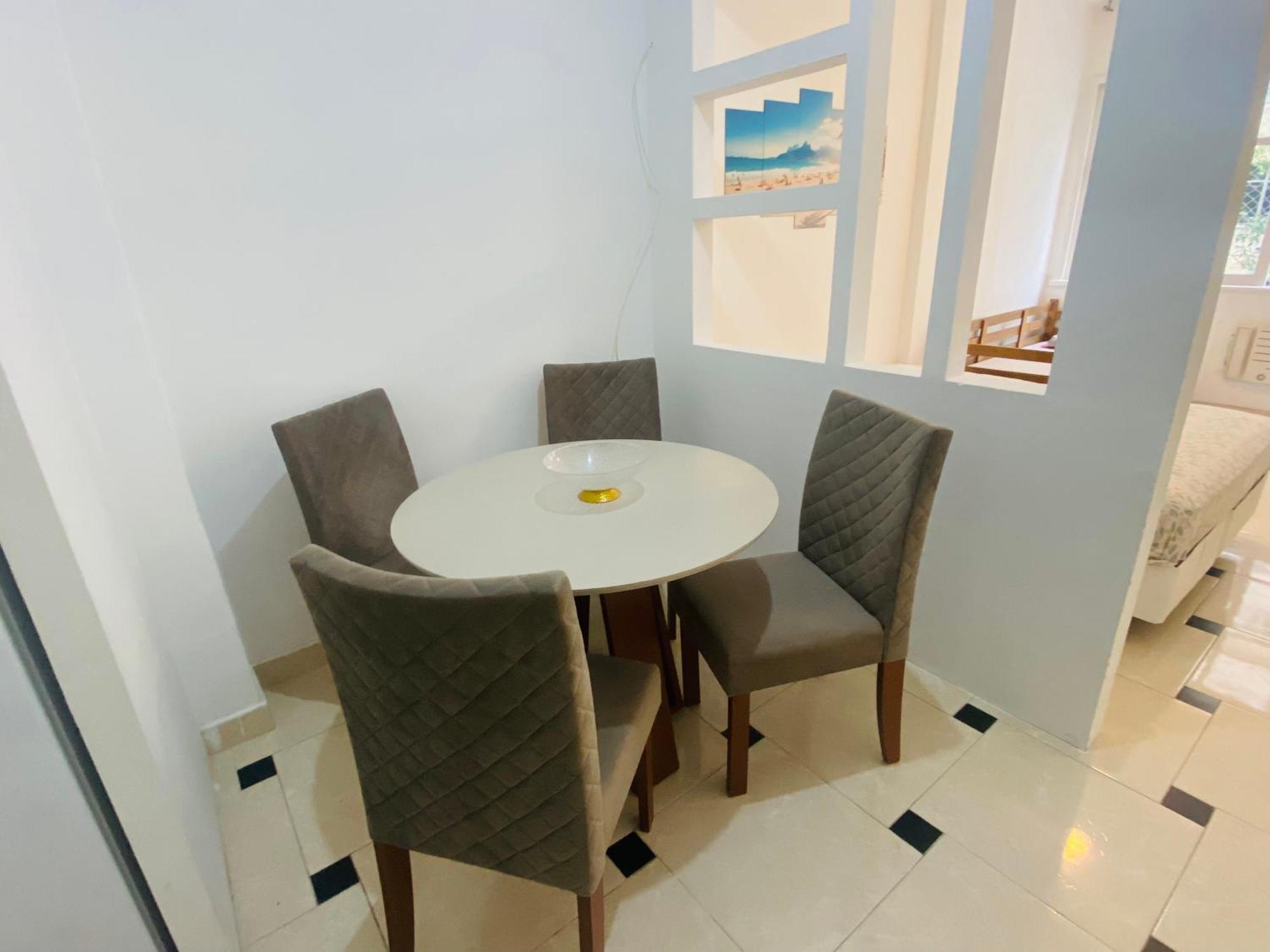 Apartamento Completo Na Quadra Da Em Copacabana, 2 Camas , Ar Condicionado, Tv Netflix, Wifi 300mb, Pauloangerami Pj160 Rio de Janeiro
