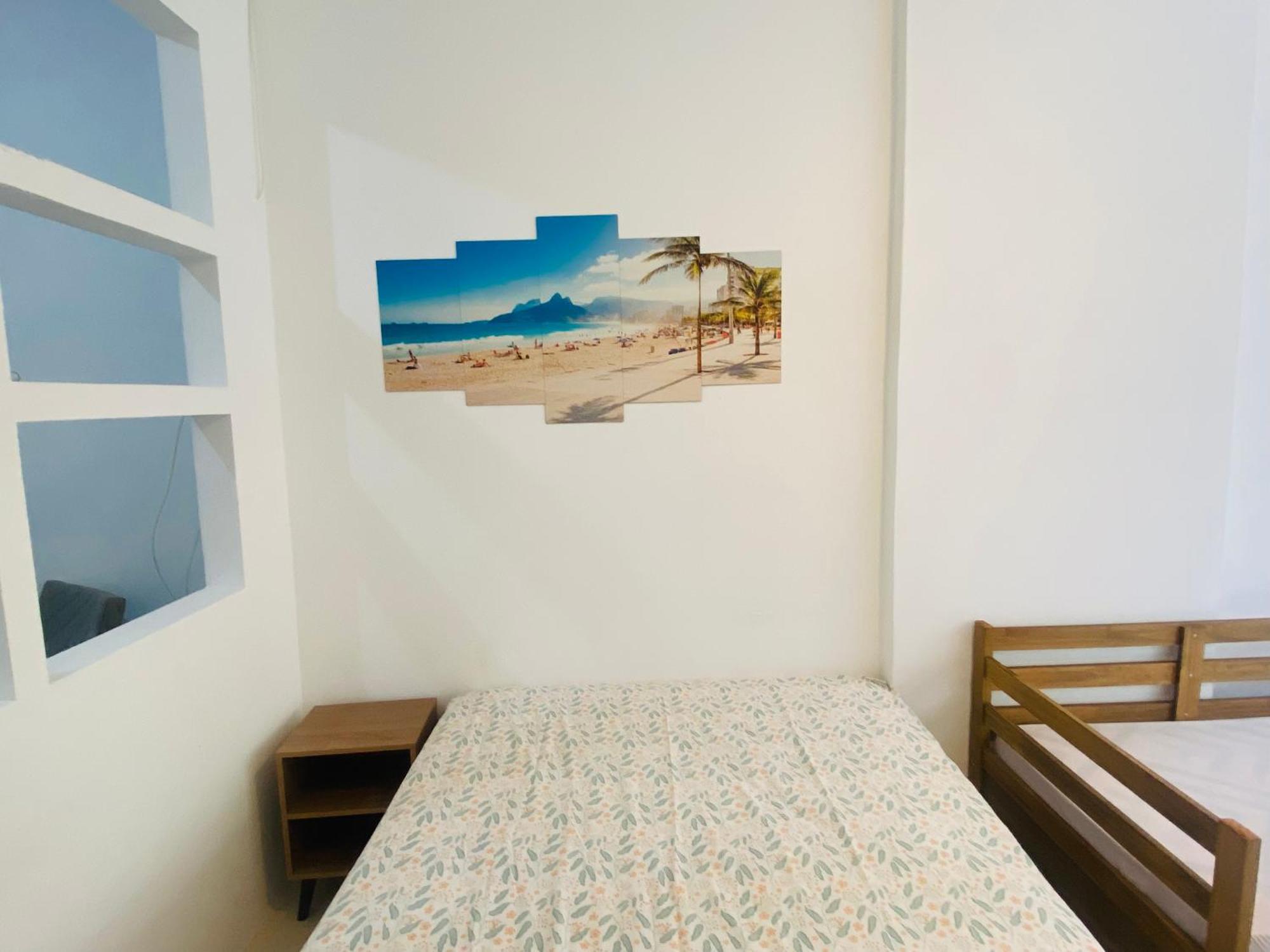 Completo Na Quadra Da Em Copacabana, 2 Camas , Ar Condicionado, Tv Netflix, Wifi 300mb, Pauloangerami Pj160 *