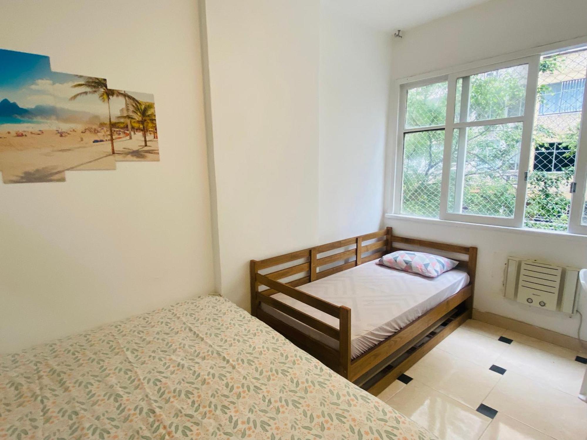 Apartamento Completo Na Quadra Da Em Copacabana, 2 Camas , Ar Condicionado, Tv Netflix, Wifi 300mb, Pauloangerami Pj160